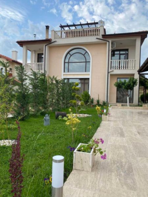 ИННИ ПАРК - вили ВЯРА , НАДЕЖДА и ЛЮБОВ, Nesebar